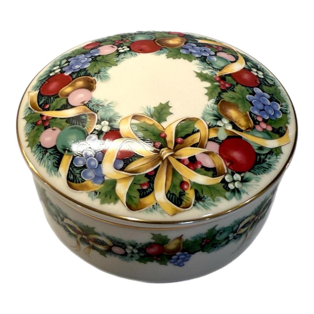 Mikasa Christmas Bouquet Lidded Round Ceramic Trinket Box with Lid – Japan